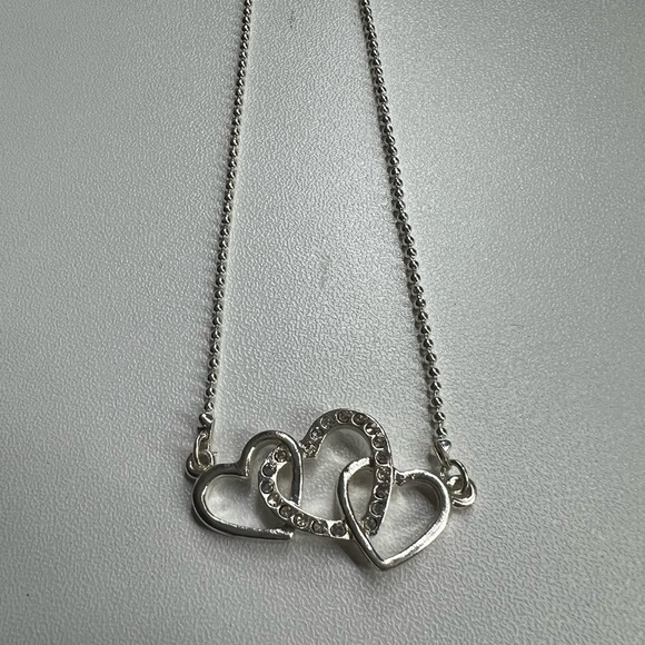 Elegant Silver Heart Necklace - Picture 4 of 5